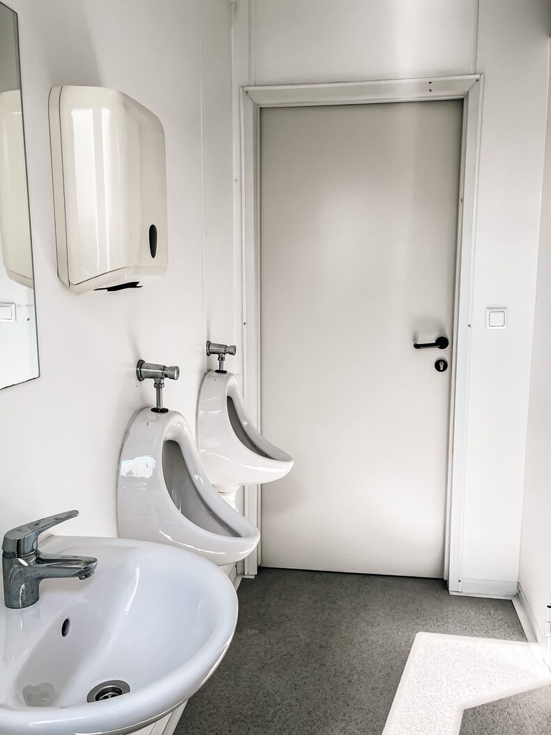 20 Fuß Sanitärcontainer mit Dusche und WC mieten oder kaufen